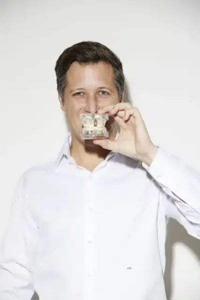 Zahnimplantate von Dr. Dr. Felix Wick in 1060 Wien